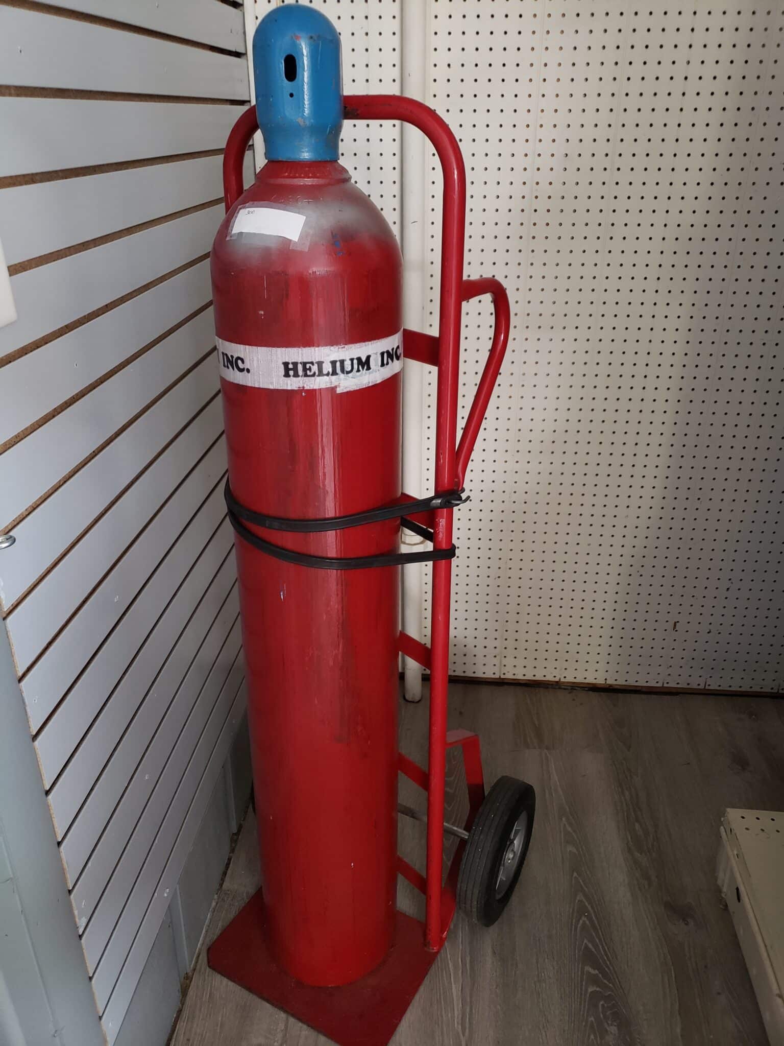 HELIUM TANK, LG (FILLS APPROX. 5009" BALLOONS) Harvey's RentAll